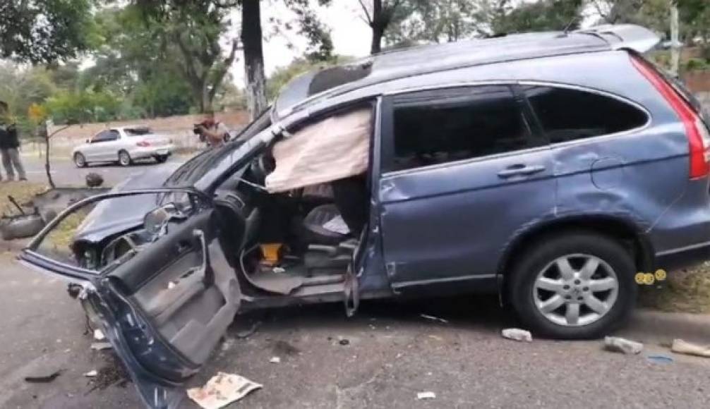 El gerente se conducía en una camioneta Honda CRV, con placas PDL 2383, cuando fue emboscado. Quiso huir, pero los sicarios le hicieron varios tiros, por lo que perdió el control de su vehículo e impactó contra un poste.