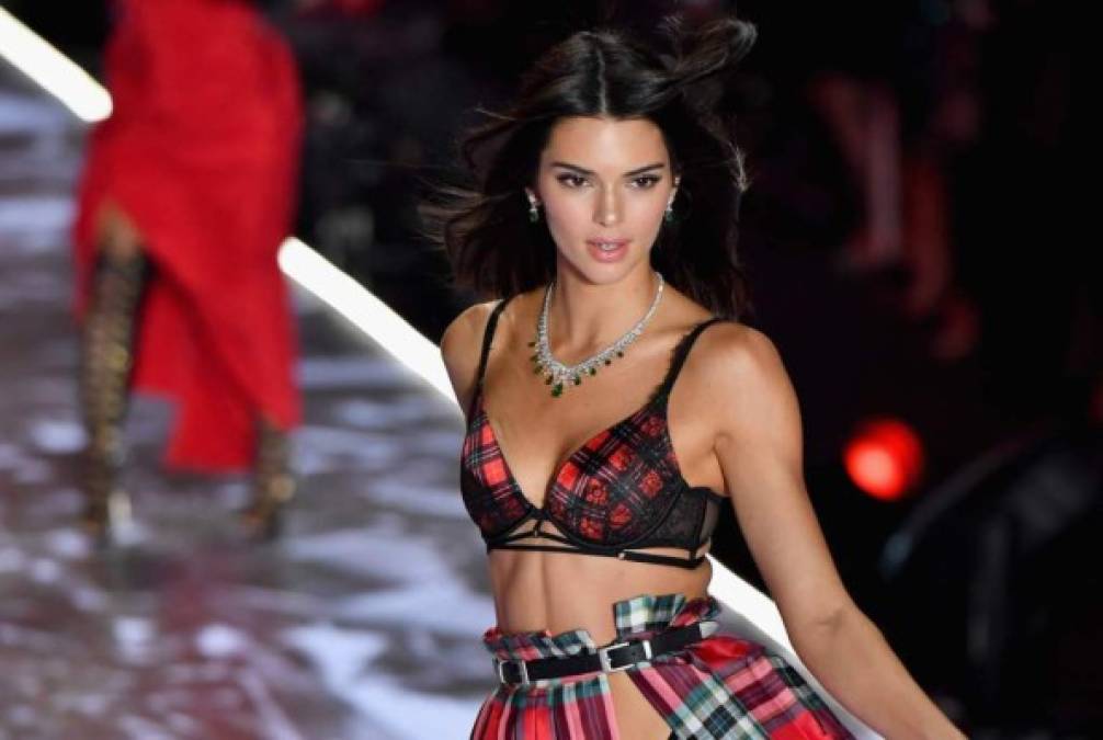 Kendall Jenner gana 15,9 millones de dólares por sus fotos en Instagram. 611.000 por post patrocinado.