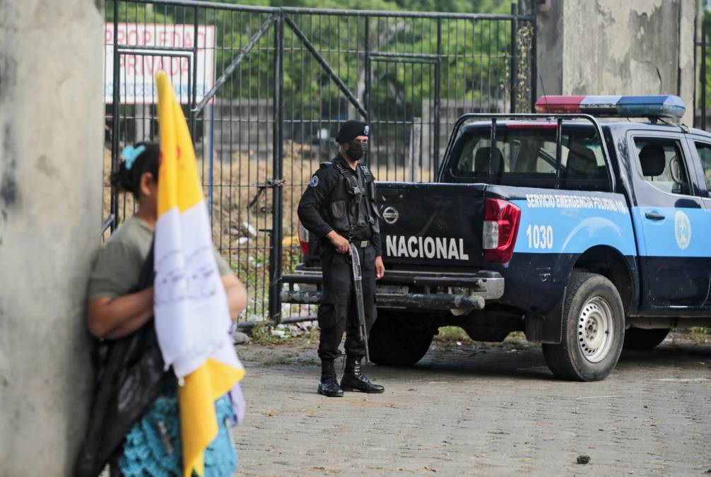 Al menos 4 parroquias de Matagalpa se encuentran sitiadas por la policía desde el pasado 4 de agosto luego de que el obispo de dicha jurisdicción, Rolando Álvarez, fue retenido en el Palacio Episcopal tras ser acusado de supuestamente intentar organizar “grupos violentos”.