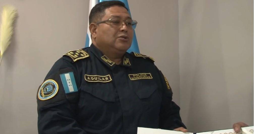 “Ojalá y todos los jefes inmediatos hicieran lo mismo en reconocerle las buenas acciones al policía”, escribió un compañero de Alejandro.