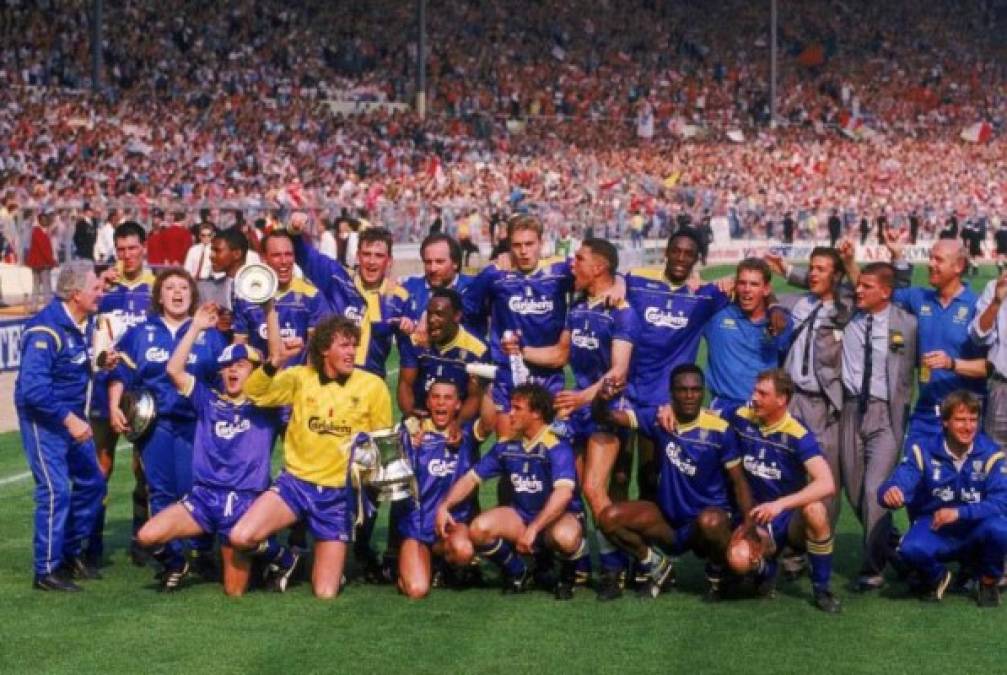 Wimbledon FC: Legendario equipo inglés con un ascenso meteórico en la década de los 80, en la que le ganó una FA Cup nada menos que al Liverpool y cuyos jugadores fueron conocidos como “Crazy Gang” por su excentricidad dentro y fuera de la cancha. El club se mudó en 2004 y pasó a ser el Milton Keynes Dons