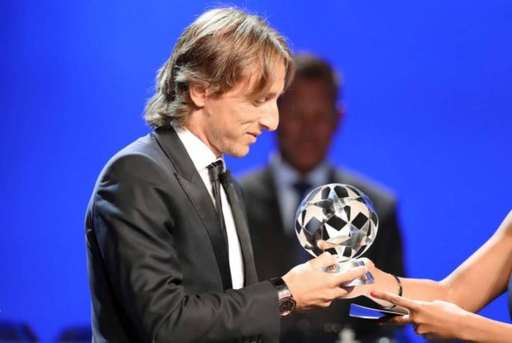 Luka Modric ganó el premio al mejor mediocampista de la temporada anterior de la UEFA Champions League. Foto AFP