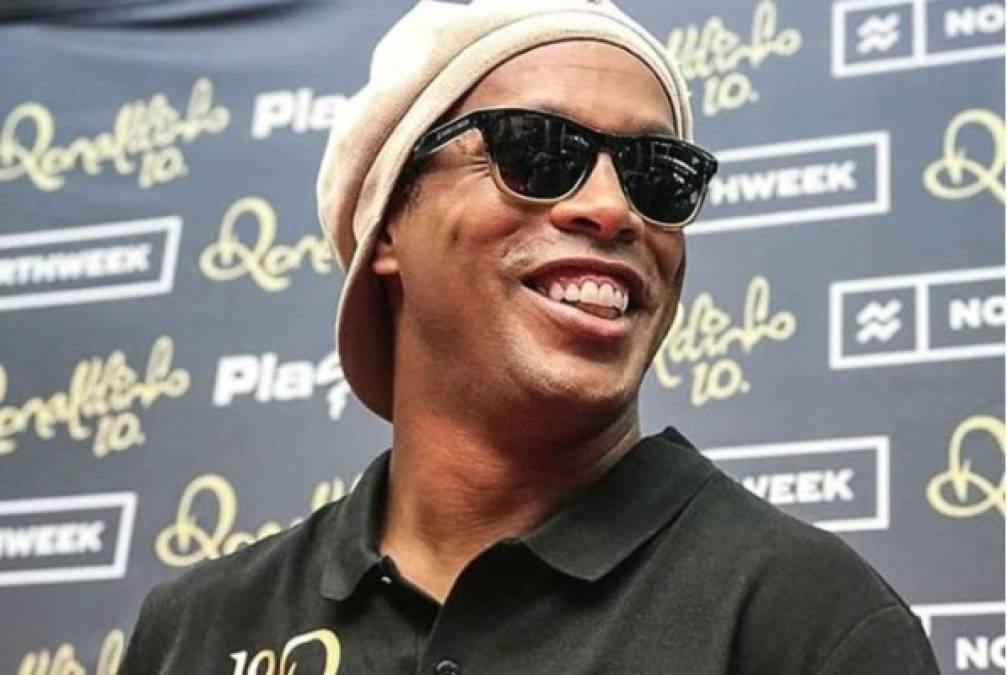 Ronaldinho: El astro brasileño gana 2,3 millones de dólares por sus fotos en Instagram. 237.000 millones por post patrocinado.<br/>