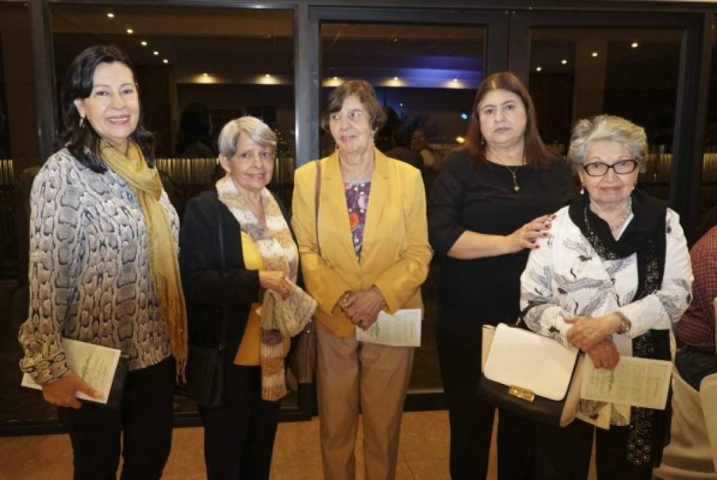 Ana Moreno, Gloria Gallegos y Francisca Lagos.