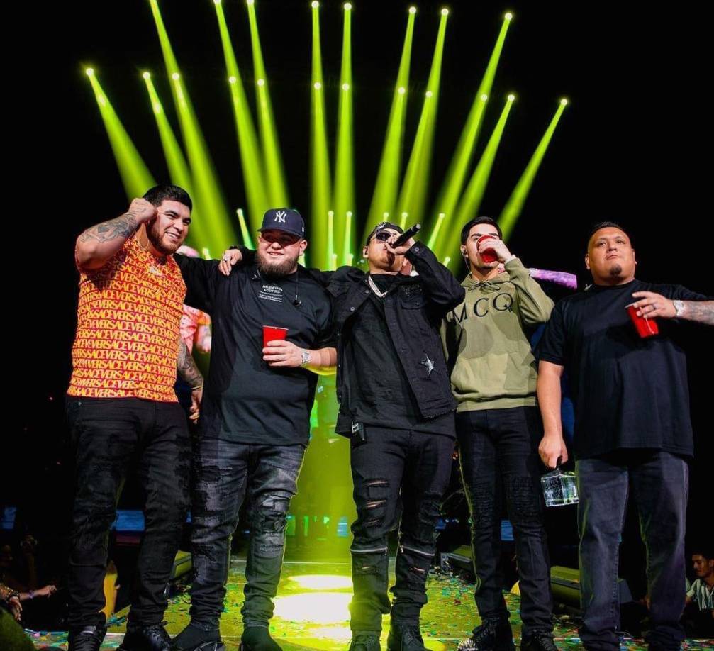 “Primero su salud y después lo demás”, “¿No que muy belicones?”, “No es lo mismo hablarle al diablo, que verlo llegar”, “México inseguro”, “Ya quédense en EU”, “Es por su bien, ánimo bros.”, estos son algunos de los comentarios que se pueden encontrar en la publicación de la cancelación. 