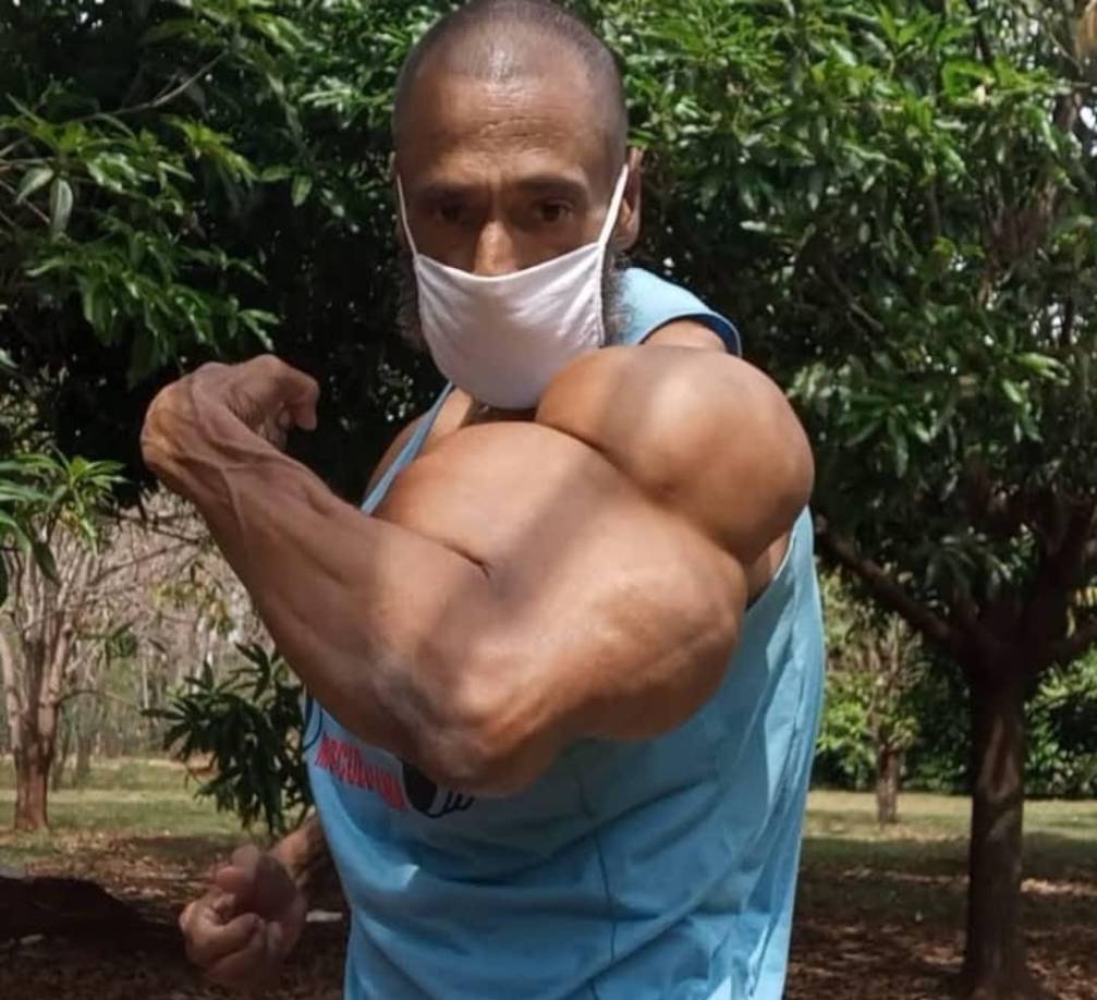 “Me llaman Hulk, Schwarzenegger y He-Man todo el tiempo y eso me gusta. He doblado el tamaño de mis bíceps, pero todavía quiero ser más grande”, sostuvo en otro reportaje a The Mirror en 2016.