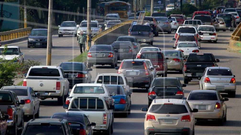 En San Pedro Sula cada vez más personas adquieren sus carros usados.