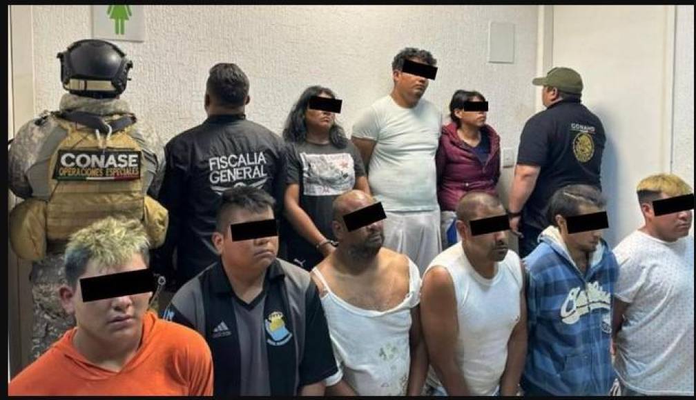 Las nueve detenciones, en las que participaron agentes de la Fiscalía General de Justicia del Estado de México y de la Secretaría de Seguridad y Protección Ciudadana federal, mediante la Comisión para la Atención del Delito de Homicidio Doloso (Conaho) y la Coordinación Nacional Antisecuestro (Conase), derivan de otro operativo realizado el 25 de febrero pasado en Chimalhuacán.