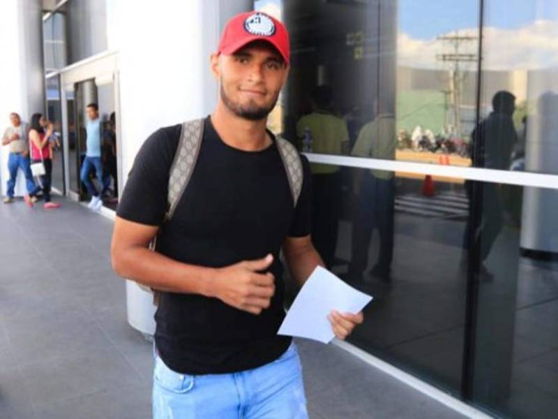 El volante del Alajuelense arribó este lunes al país a integrarse a la Selección de Honduras para los juegos ante Puerto Rico y Chile.