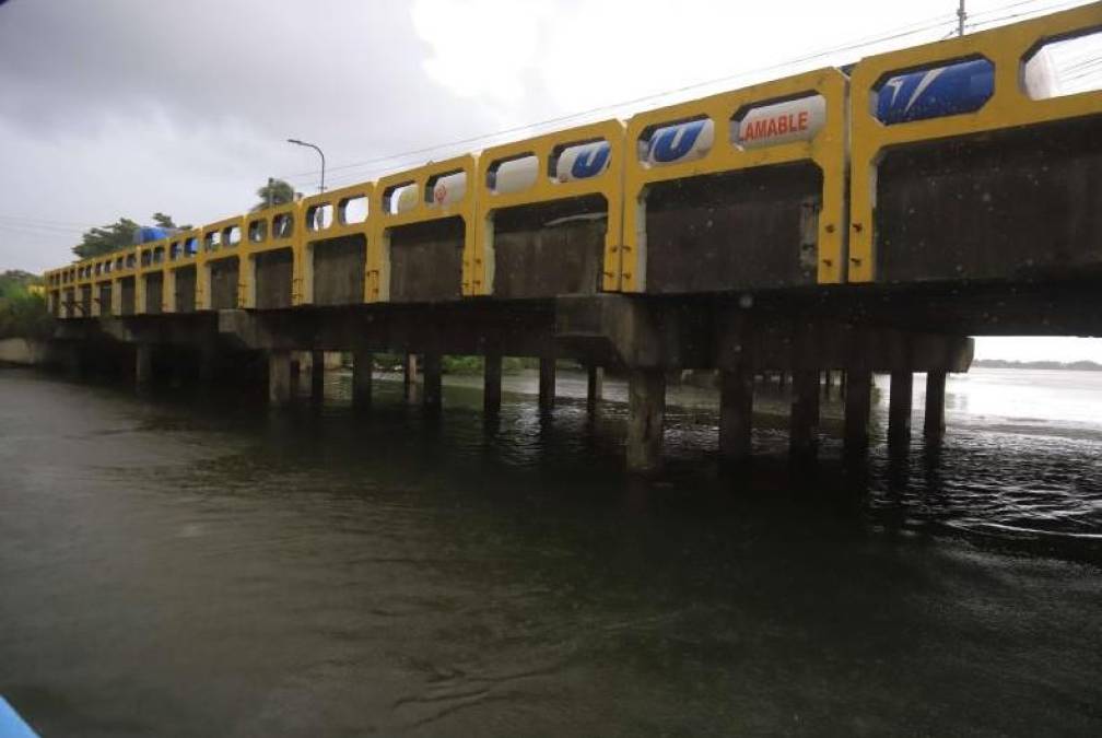 Economía en peligro: Puentes de Puerto Cortés a punto de colapsar