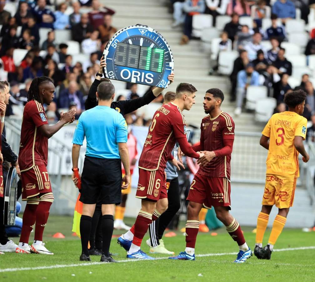 Alberth Elis entrando de cambio en el segundo tiempo del partido del Girondins de Burdeos contra el Rodez.