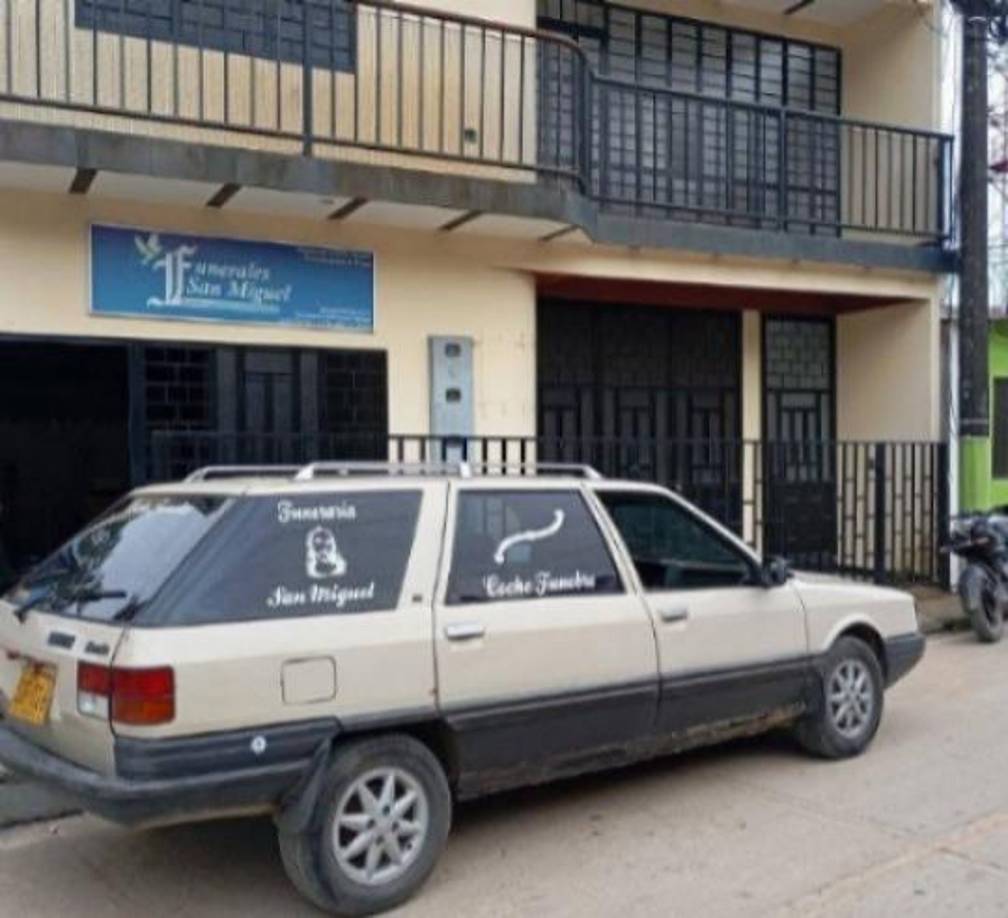 Asimismo, revelaron que los atacantes realizaron los disparos por el parabrisas del vehículo.