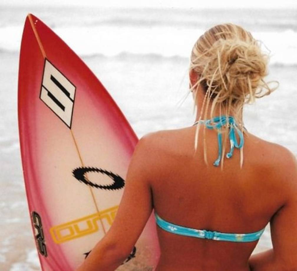 La propia exsurfista explica que conoció a Rafiq Ahmad Dundoo, un residente indio que le ofreció viajar a Srinagar, Jammu y Cachemira en avión para que su llegada a Dharamshala fuera menos cansada. Fue este el momento en el que su vida se vio marcada para siempre.