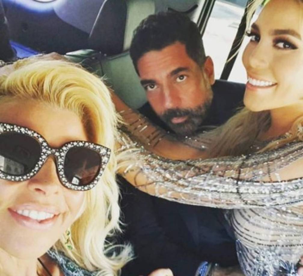 Pese a la gran ausencia en la vida de Frida, el empresario se mostró ante las cámaras tras aparecer por sorpresa en el lanzamiento de su primogénita.