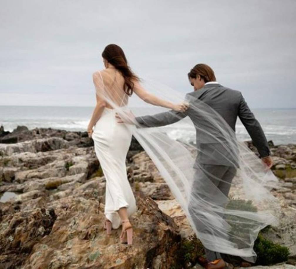 La hermana melliza de Barbara, Jenna Bush Hager, dijo que la joven usó como 'su algo prestado' un brazalete que su abuelo le había dado a su esposa, la exprimera dama Barbara Bush que falleció en abril pasado.