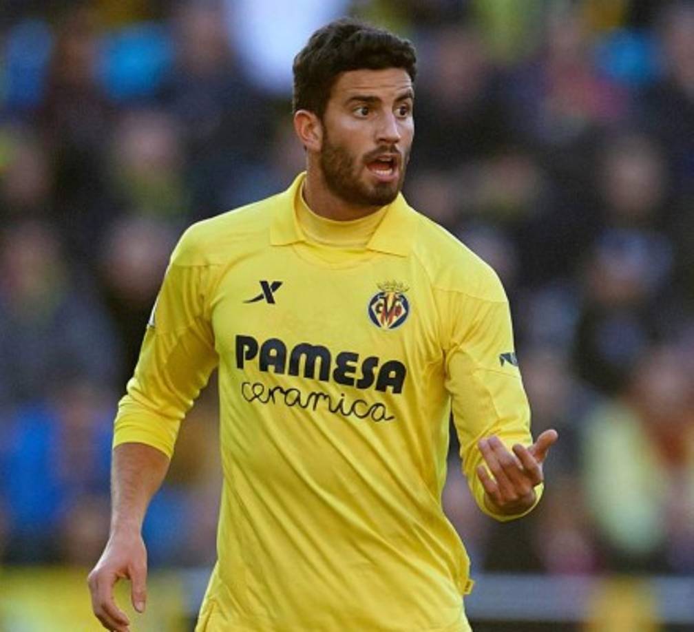 En pocos días el AC Milán tendrá nuevos dueños y en el club ya están tratando de cerrar sus primeras incorporaciones de verano, el primero nombre que hay encima de la mesa es el de Mateo Musacchio, futbolista del Villarreal CF. El defensa argentino es uno de los jugadores más deseados por el equipo lombardo puesto que lleva varias temporadas intentando hacerse con sus servicios.