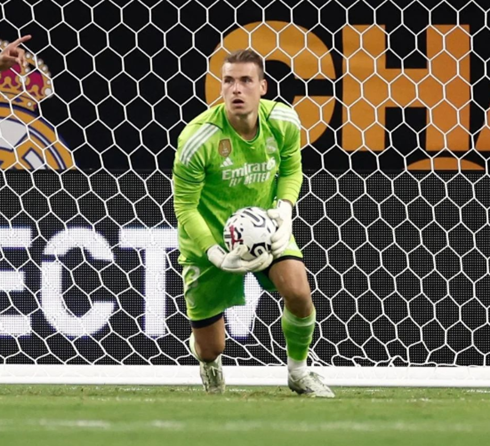 Por el momento, el equipo blanco confiará en el guardameta ucraniano Andriy <b>Lunin</b>, el otro portero inscrito con la primera plantilla, para el primer encuentro de Liga el sábado.