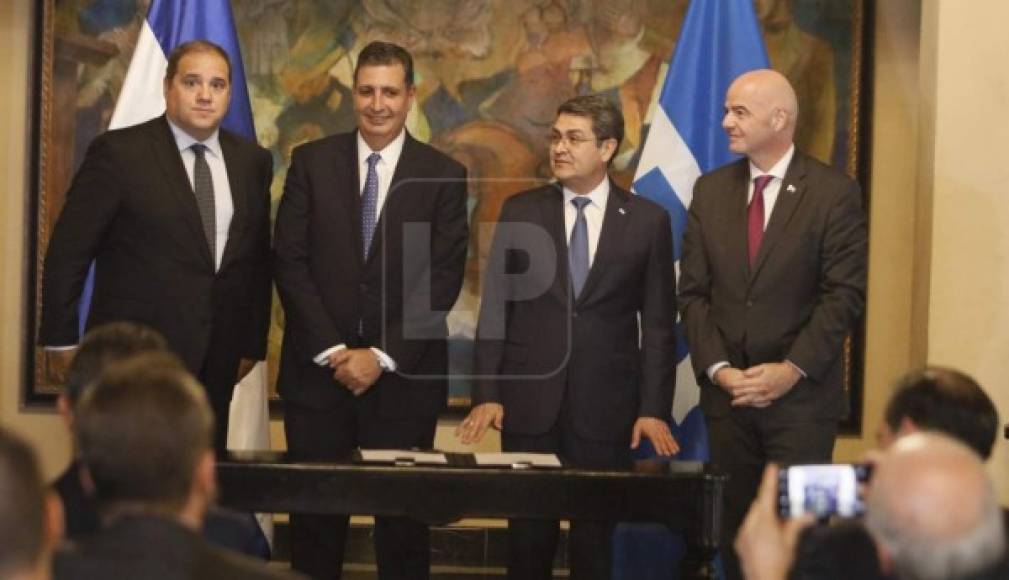 El Gobierno del presidente Juan Orlando Hernández y la Federación Nacional Autónoma de Fútbol de Honduras (Fenafuth), firmaron un convenio de cooperación para fortalecer los esquemas de trabajo de las diferentes selecciones de Honduras y el fútbol menor ante la presencia de Gianni Infantino.