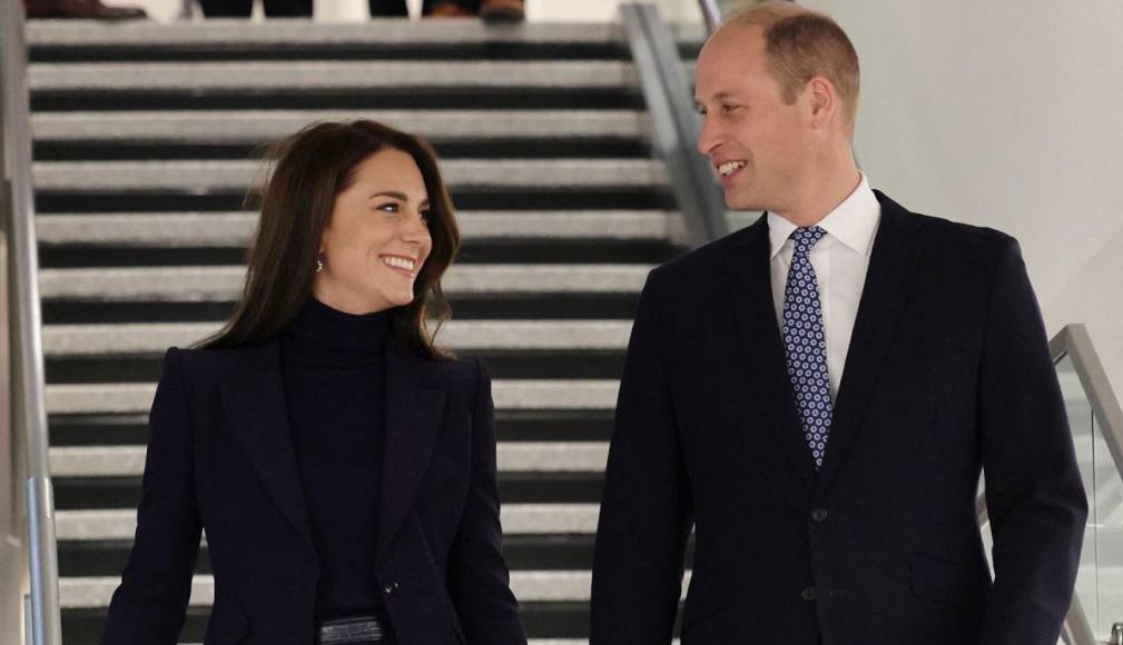 Los príncipes de Gales, William y Kate, llegaron este miércoles a Boston, en el inicio de una gira de tres días por Estados Unidos para la entrega de los premios “Earthshot” a proyectos ecológicos innovadores, en la segunda gala de la iniciativa del heredero al trono británico.