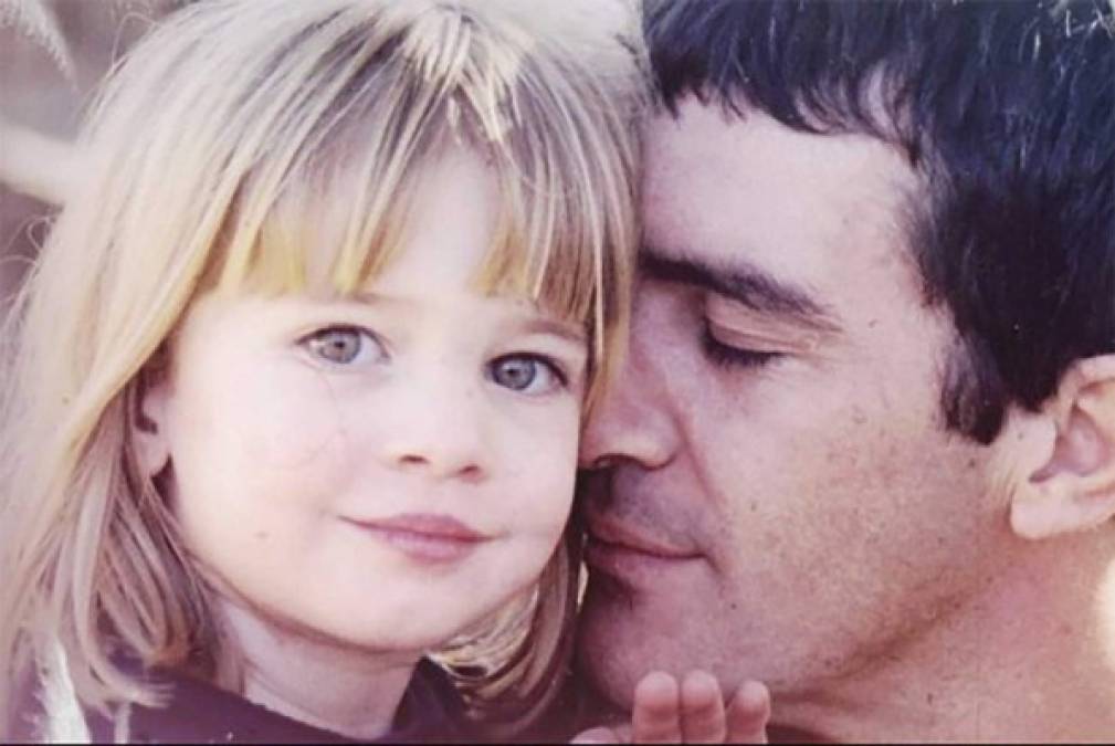 Una tierna imagen de Stella con Antonio Banderas.