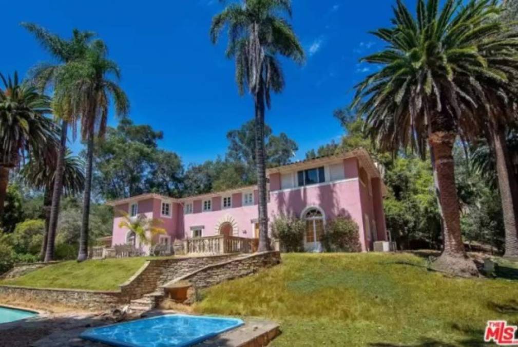 Ibrahim compró la mansión estilo villa mediterránea por $ 1,653,000 en 1983, según informaron medios locales. Residió allí por varios años pero la propiedad fue abandonada en 2001 tras los ataques terroristas que perpetró su hermano en EEUU.