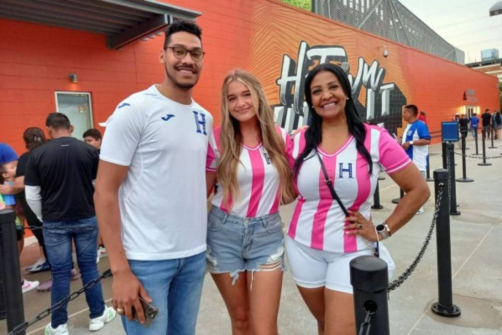 La camiseta de Honduras predominó en el BBVA Compass Stadium de Houston.