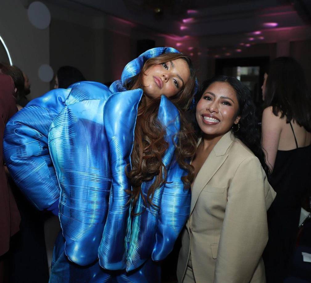 ”No soy nadie para dar consejos”: así fue el emotivo discurso de Ángela Aguilar