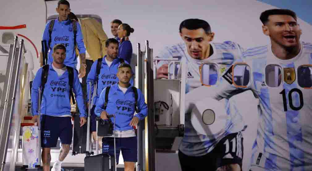 Argentina y Messi llegaron a Qatar y desata locura en los hinchas
