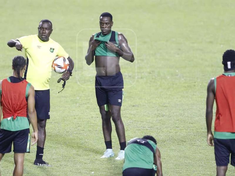 La selección de Jamaica amenaza con vencer a Honduras en el estadio Olímpico de San Pedro Sula.