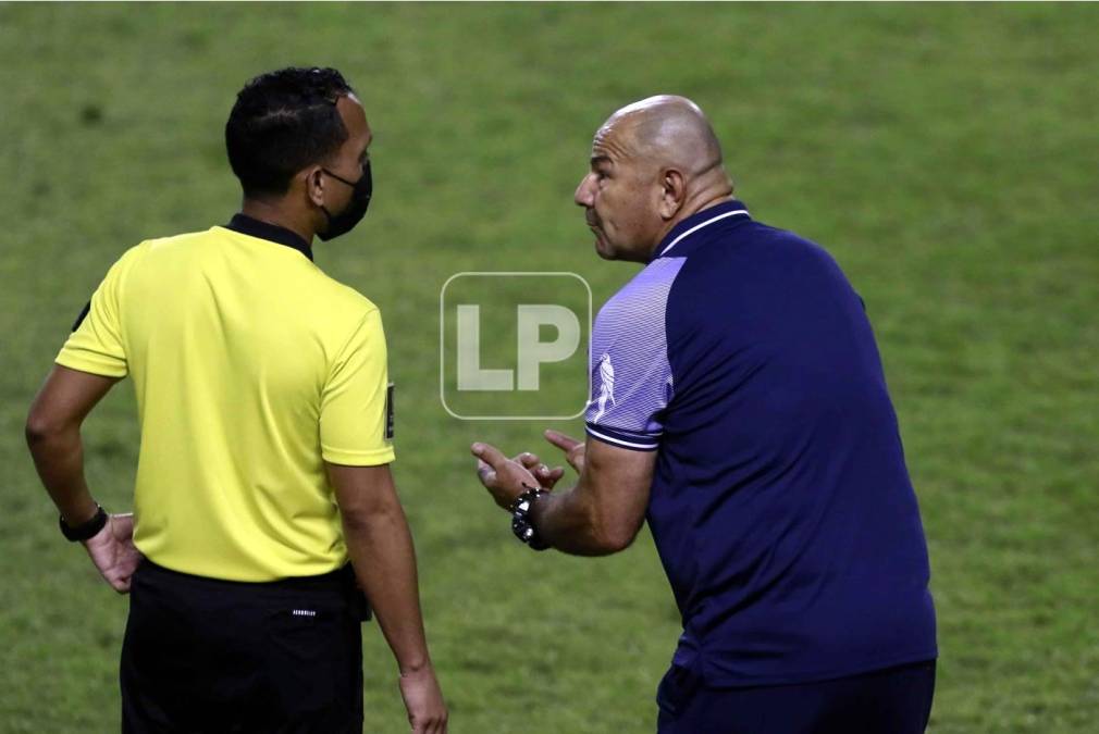 El asistente técnico del ‘Bolillo‘ Gómez, Edgar ‘Panzer’ Carvajal, estuvo a pie de campo.