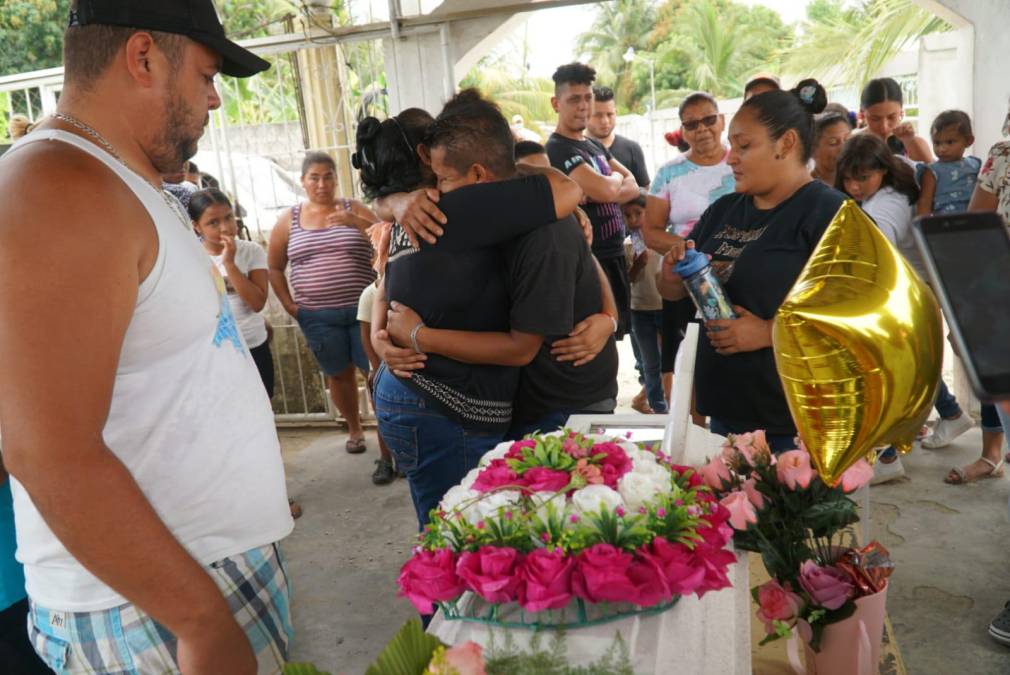 Estefany Dubón murió debido a fracturas que sufrió en el tórax por la golpiza que supuestamente le propinó su padrastro, identificado como Kevin Arévalo, quien es buscado por la Policía.