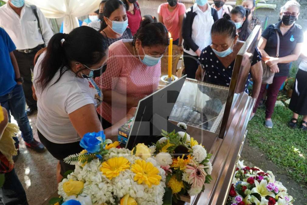 Feligreses exigen justicia por la muerte violenta del padre Enrique Vásquez