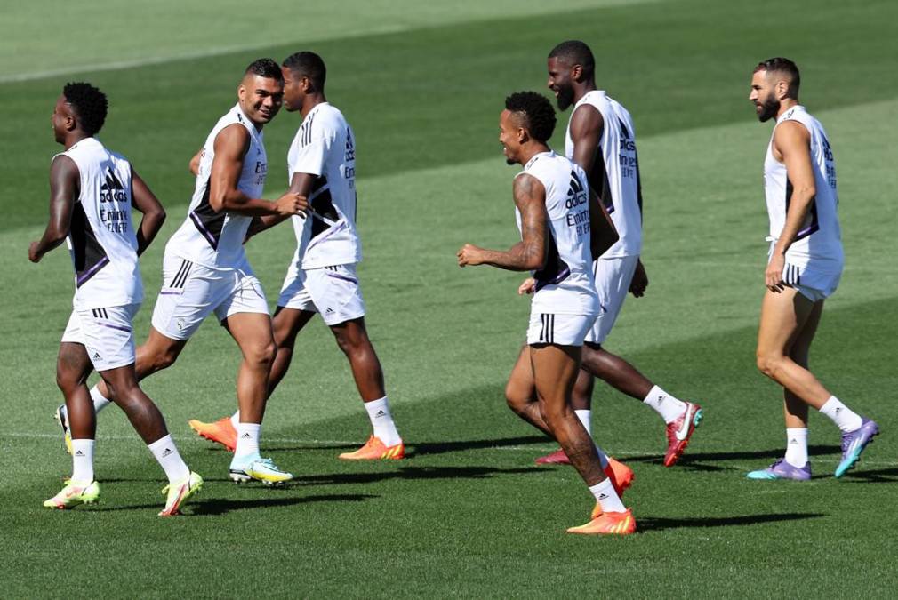 Casemiro se mostró sonriente en los ejercicios de calentamiento en los minutos abiertos de la sesión a la presencia de los medios de comunicación en la víspera de la visita liguera al Celta.