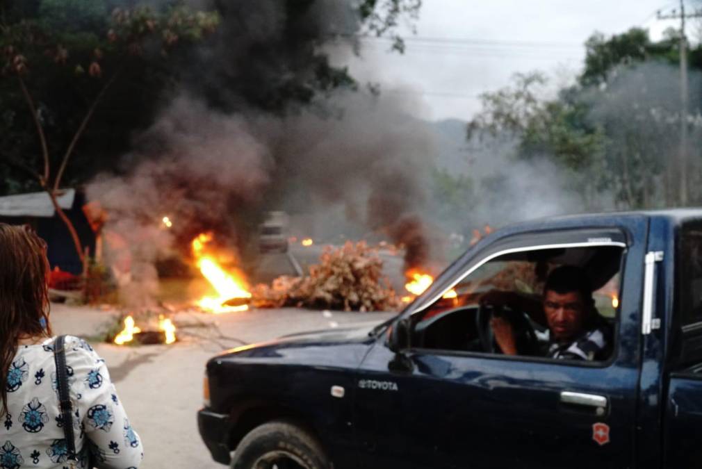 Toma de carretera en el sector Cofradía. Fotografía: La Prensa / José Cantarero. 