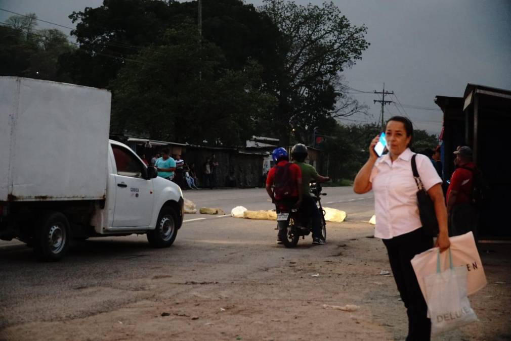 Toma de carretera en el sector Cofradía. Fotografía: La Prensa / José Cantarero. 