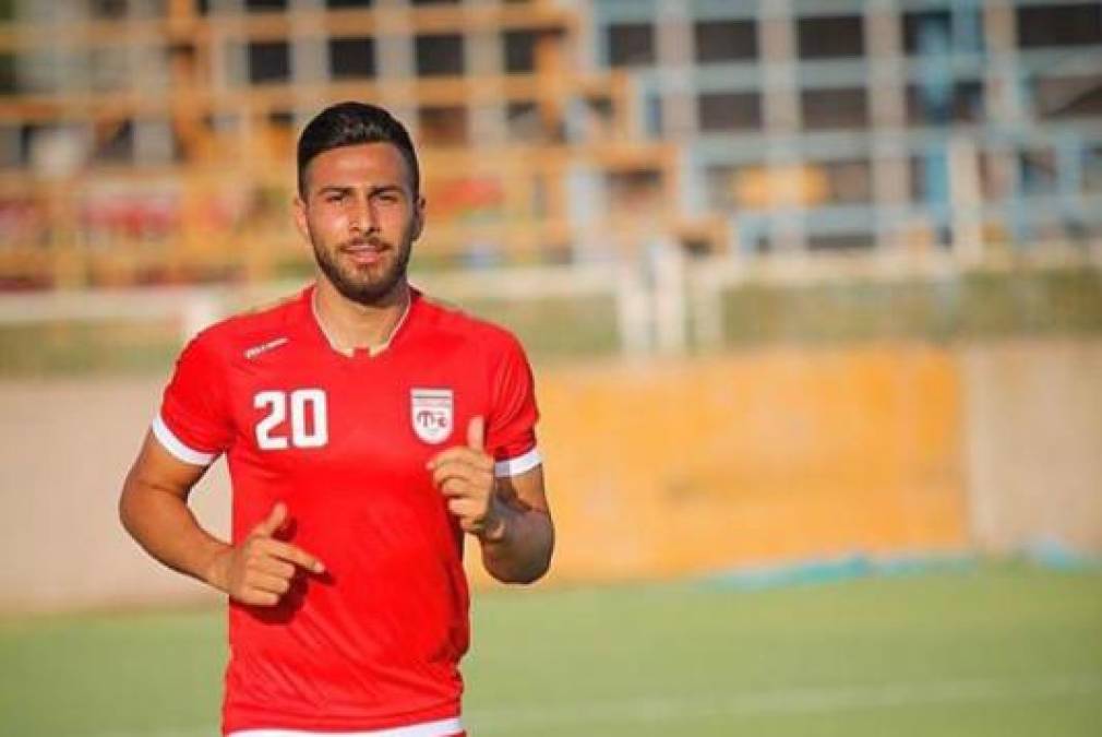 Amir Nasr-Azadani nació en Isfahan, Irán y fue seleccionado con la selección de su país.