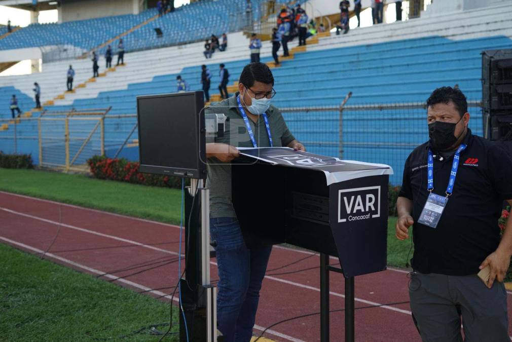 La empresa ha trasladado una unidad móvil al Olímpico y se les asignó un área de palco donde estarán ubicados los árbitros que controlarán el VAR para revisar las jugadas.