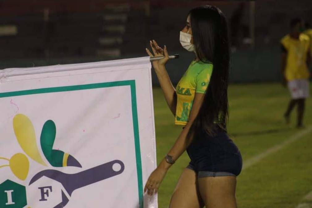 En La Ceiba se vivió una linda fiesta deportiva en el duelo donde Vida venció 2-1 al Olimpia. La belleza de la mujer hondureña no podía faltar.