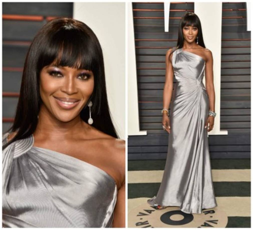 Naomi Campbell a su llegada a la fiesta con un vestido plateado de Atelier Versace.