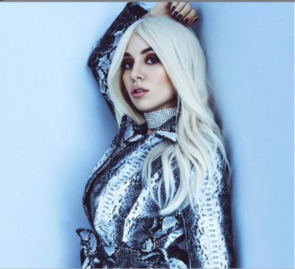 'Definitivamente esto es abrumador. He estado haciendo esto durante mucho tiempo, pero desde que salió Sweet but psycho ha aumentado todo, parece que sucedió de la noche a la mañana...', ha declarado Ava Max a diversos medios de comunicacion en EEUU.