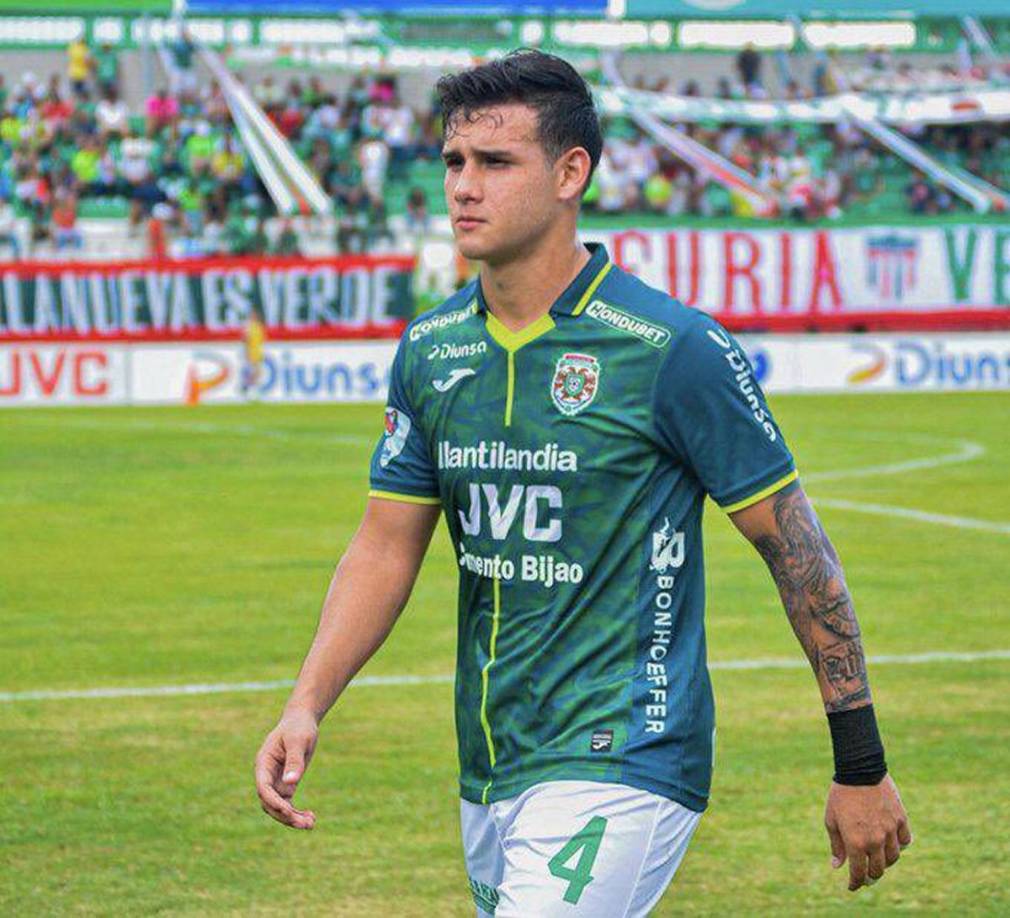 André Orellana - El defensa no se presentó al inicio de pretemporada de Marathón ya que se le terminó el préstamo y Olimpia, dueño de su ficha, pidió al club verde esperar. “Ya hicimos un acercamiento con la junta directiva del Olimpia, nos pidieron una espera, los vamos a hacer, pero esto va caminando, caminando, el 20 de enero inicia el torneo y lo que queremos es para el 2 de enero tener el plantel listo”, confirmó Rolin Peña, vicepresidente verdolaga.
