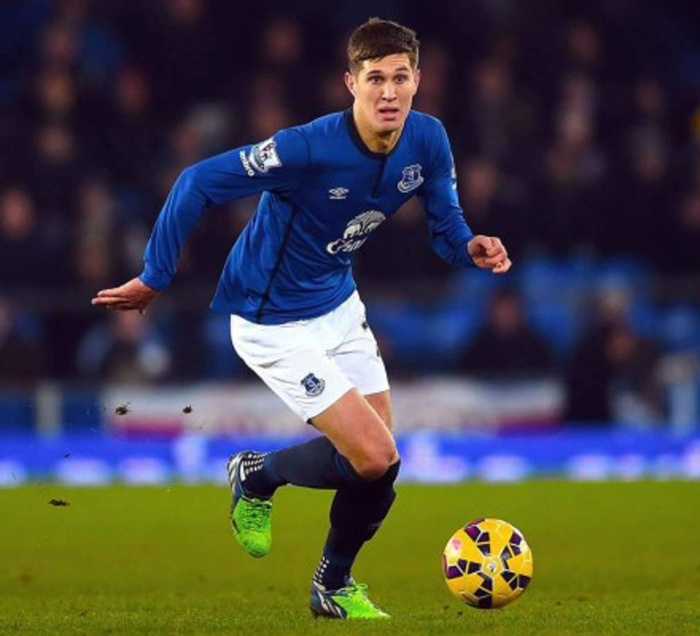 John Stones: La gran mayoría de grandes clubes de Europa están pujando por hacerse con los servicios de este central inglés, FC Barcelona, Manchester United o Real Madrid, son los equipos que más interés han puesto en el fichaje del zaguero del Everton FC.
