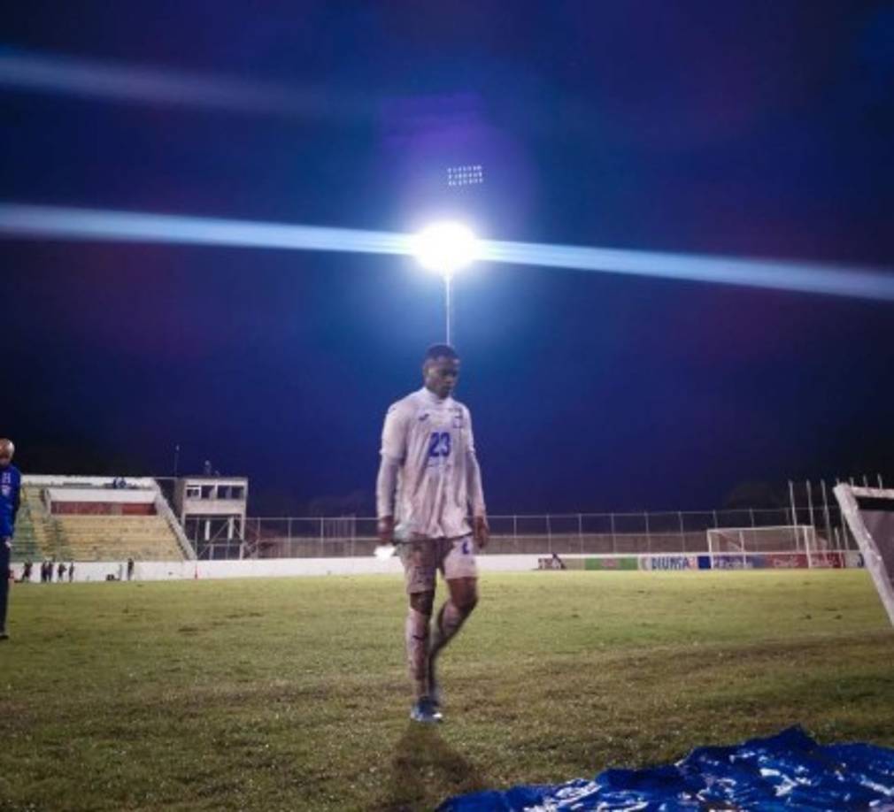 Los jugadores hondureños se fueron con caras de pocos amigos al final del partido.