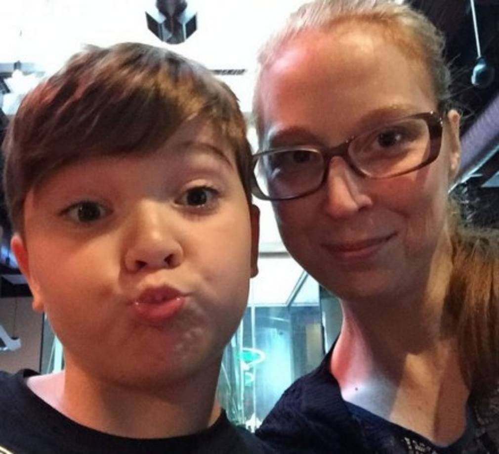 Sammy, quien ahora tiene 11 años, vive junto a su madre, Laney Griner, en Jacksonville, Florida, en los Estados Unidos.<br/>