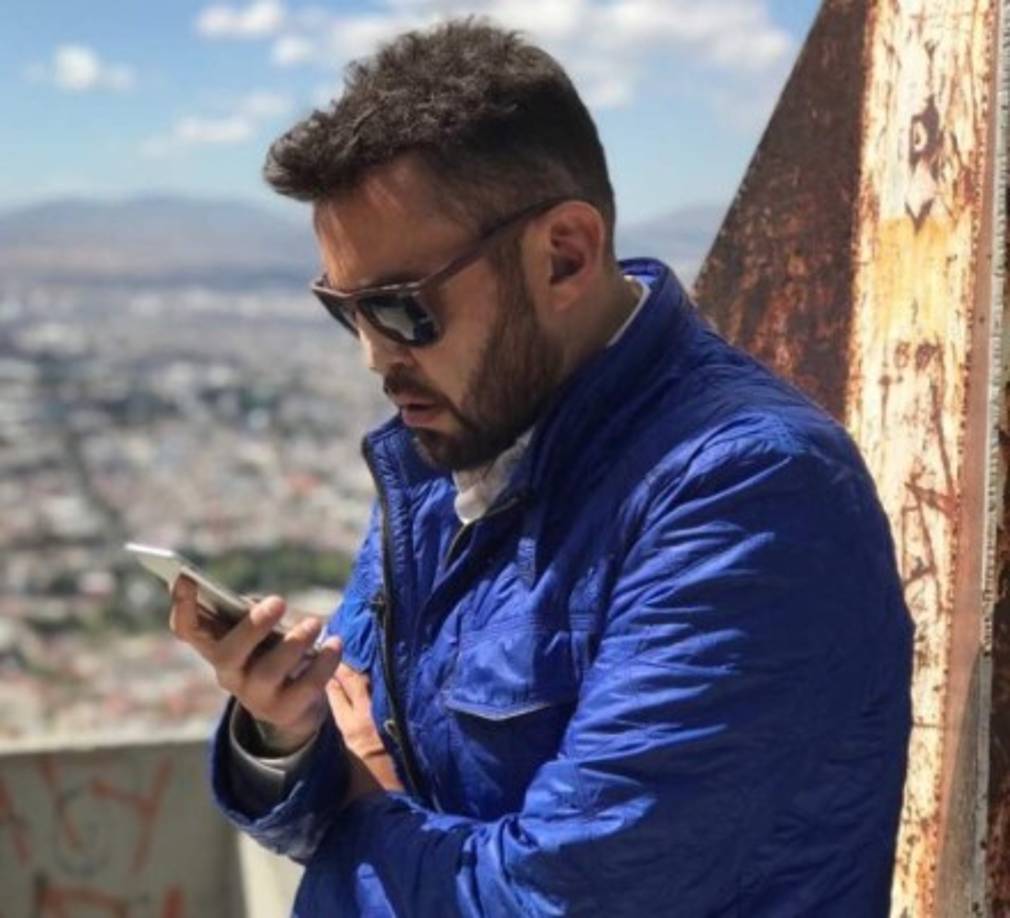 Ha cambiado los posteos con mensajes e imágenes gays de su cuenta de Twitter por frases cristianas y de apoyo a quienes se encuentran pasando la misma situación de él.