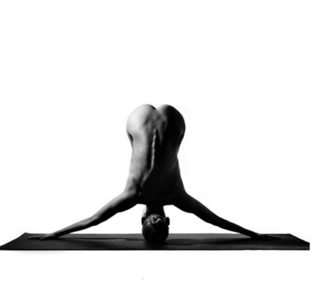 <br/>Su práctica garantiza un cuerpo firme, una mente estable y un espiritu benevolente. Consulta los distintos tipos de beneficios del yoga.<br/>