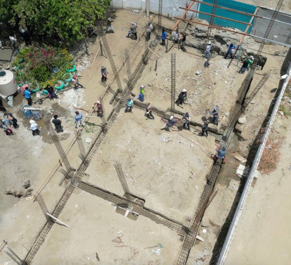 Cabe destacar, que para hacer realidad esta labor titánica de la construcción de esta escuela, Shin ha trabajado sin parar. ¡Lo ha hecho día y noche!.