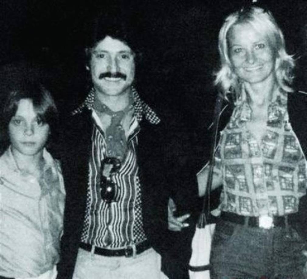 Cuándo la carrera musical de Luis Miguel comenzó a ascender, Marcela pensó que su pequeño estaba siendo explotado, lo que provocó problemas en el matrimonio.<br/><br/><br/>