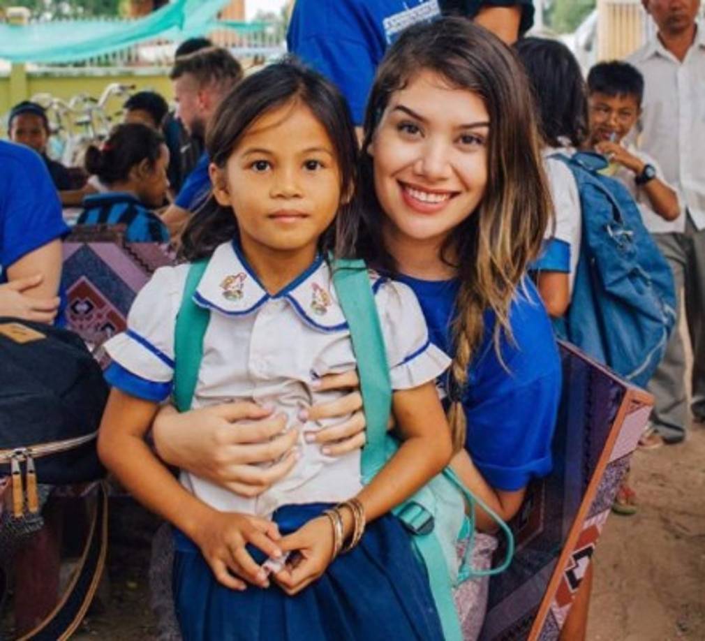 Jaanai ha recorrido varios países del mundo para brindar apoyo a los niños más vulnerables. Le ha acompañado su comprometido.