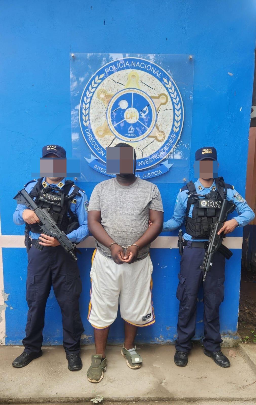 “Nunca lo conocí”: Jeremías Ávila niega vínculo con el asesinato de Dereck McNeil en Roatán
